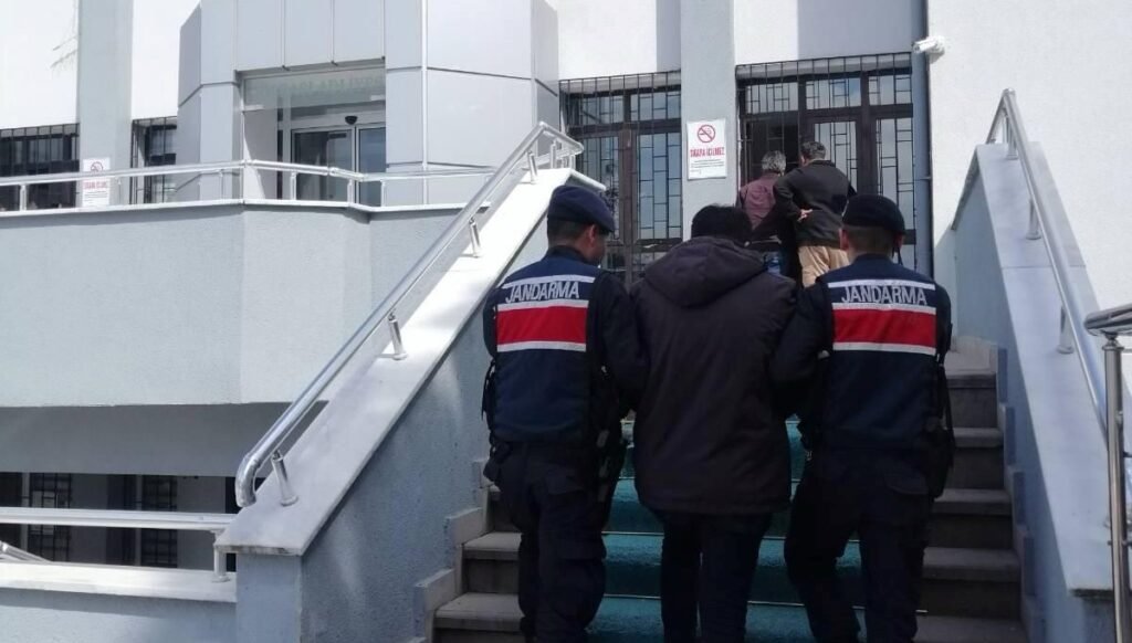 24 yıl hapis cezasıyla aranıyordu; bakın nerede yakalandı