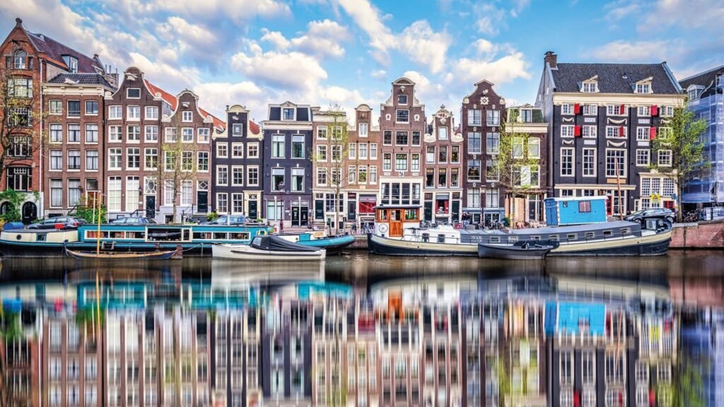 Amsterdam’da otel yasağı