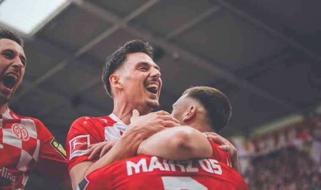 Mainz 05, geriden gelip 4 golle kazandı
