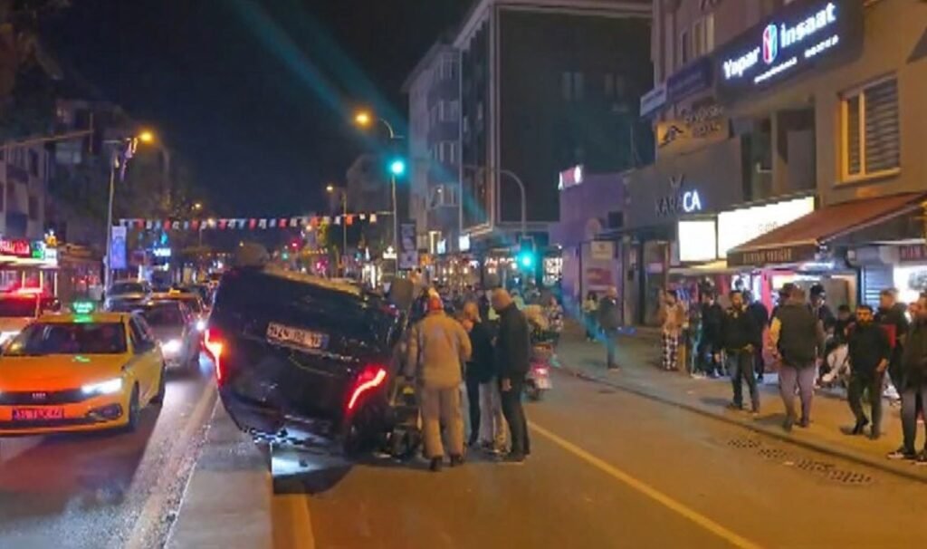 Maltepe’de park halindeki otomobile çarpan cip takla attı: 3 yaralı