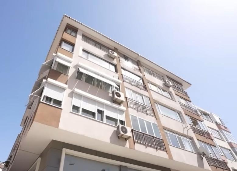 Ünlü şarkıcı evinin kapılarını açtı! 3+1 apartman dairesi…