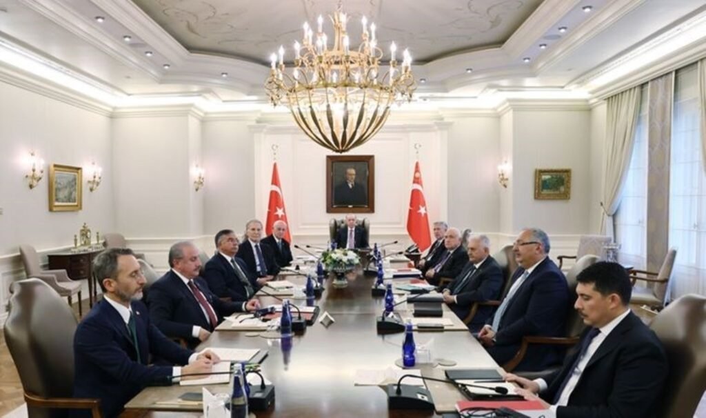 AKP’nin ‘abi’lerinden Erdoğan’a uyarı: Partide ekipleşme başladı