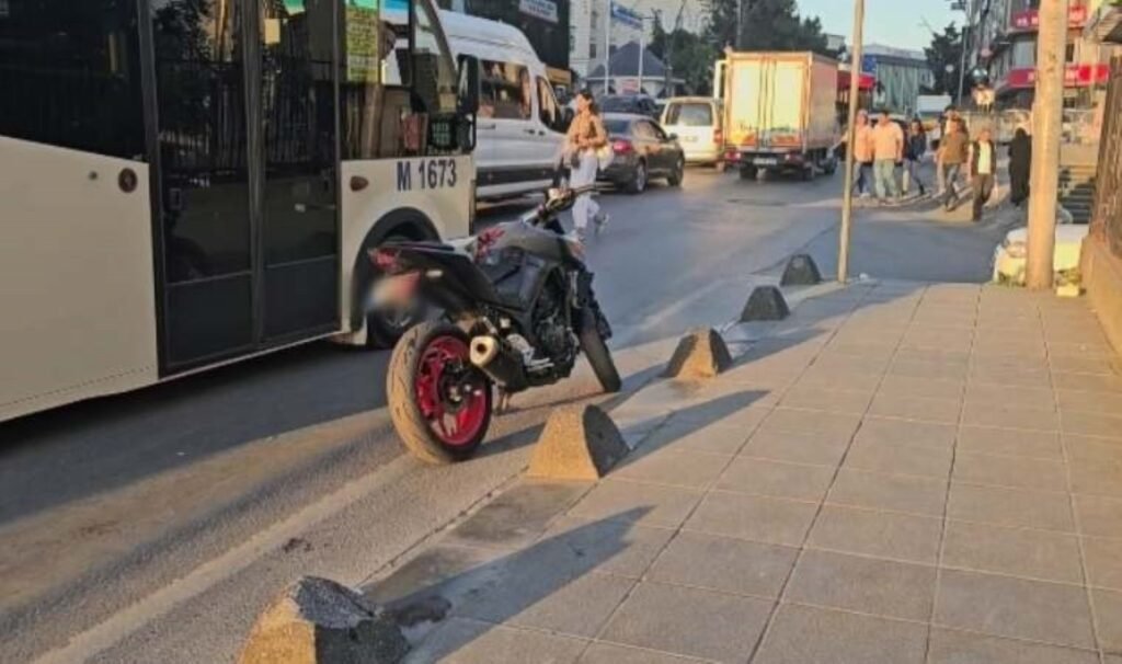 Bağcılar’da motosikletliye silahlı saldırı kamerada