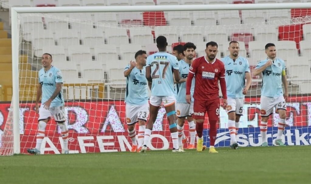 Başakşehir, Sivasspor karşısında Davidson ile güldü