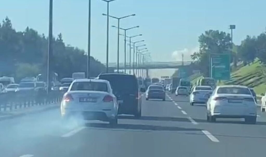 Beykoz’da sürücülerin tehlikeli yol verme inatlaşması!