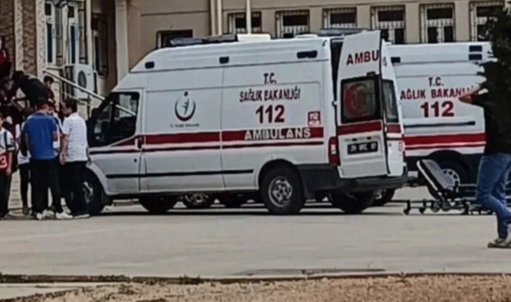 Denizli’de lisede dağıtılan tavuklu pilavdan 24 öğrenci zehirlendi