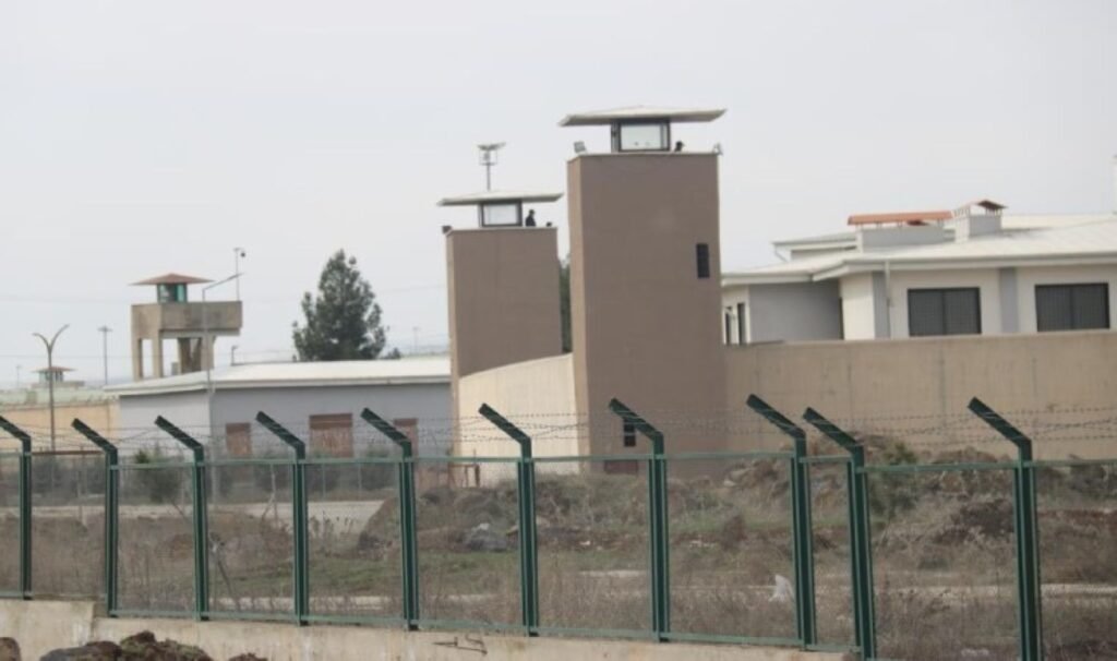 Diyarbakır cezaevinde çok sayıda mahkum ve personel zehirlendi