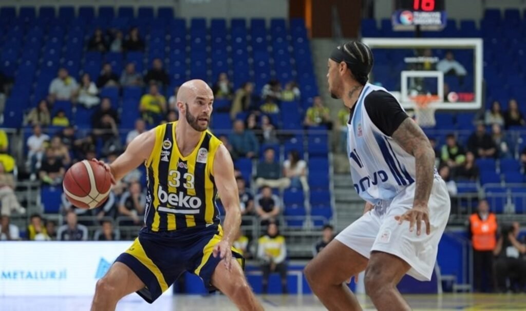 Fenerbahçe Beko normal sezonu galibiyetle tamamladı