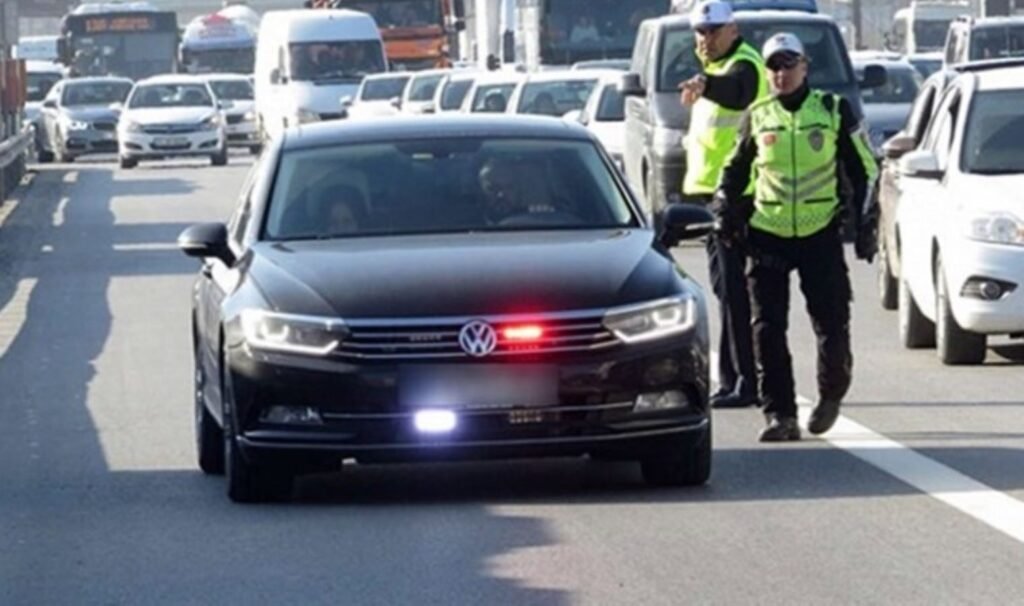 İçişleri Bakanı Yerlikaya’dan ‘çakarlı araç’ açıklaması