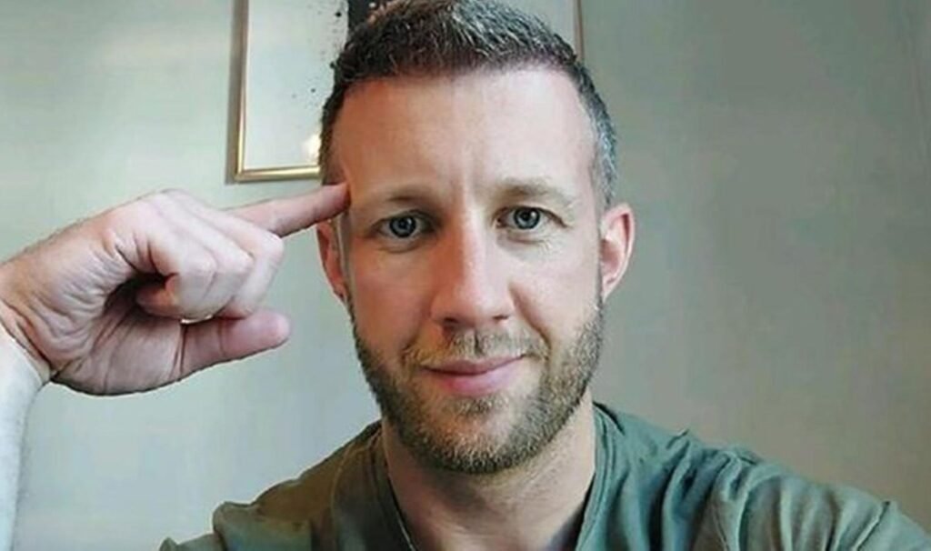 İngiltere’de Hong Kong ajanlığıyla suçlanan eski donanma mensubu, bir parkta ölü bulundu