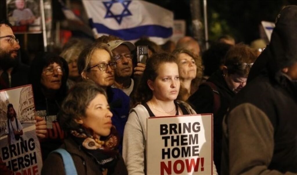 İsrailliler, esir takası anlaşması ve Netanyahu’nun istifası talebiyle sokaklara indi