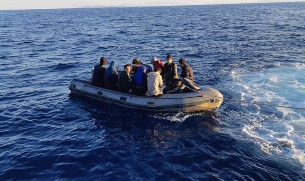 İzmir açıklarında 30 düzensiz göçmen yakalandı: 25’i çocuk 58 göçmen kurtarıldı