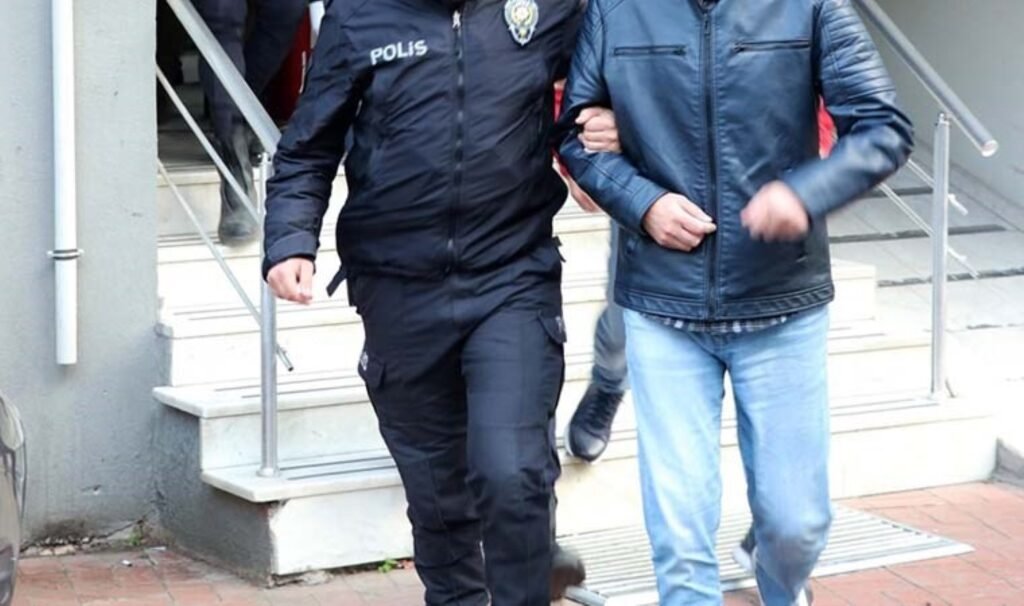 İzmir’de FETÖ operasyonu… Gizli tanık ‘Garson’un dijital verileri sonrası 9 gözaltı