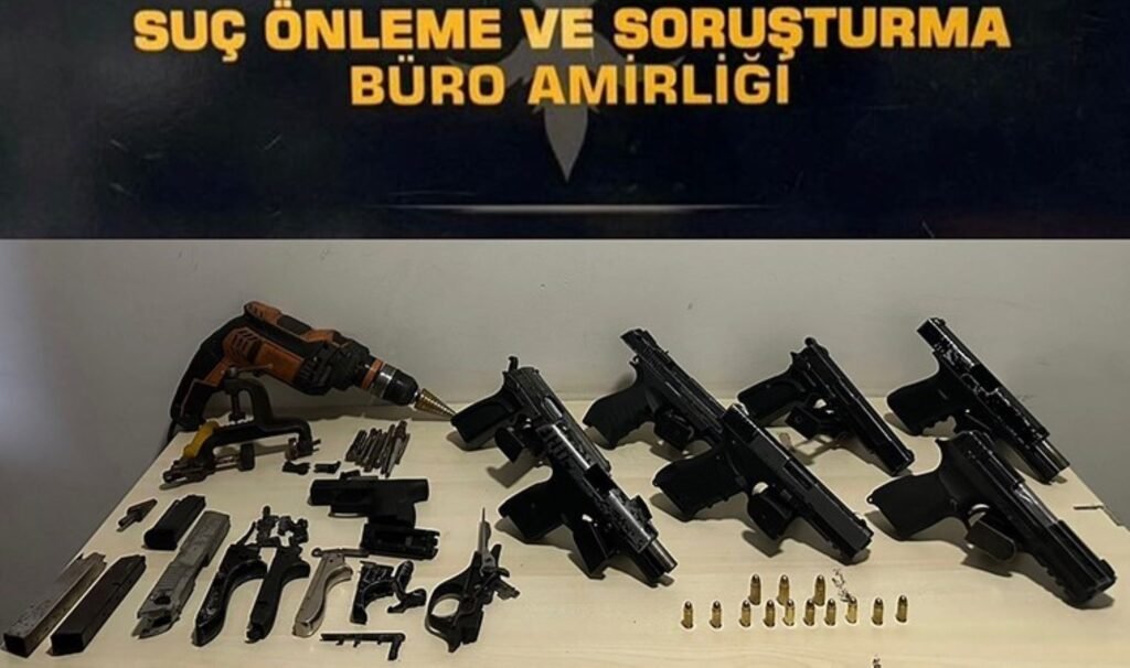 İzmir’de kaçak silah atölyesine baskın: 2’si firari 3 gözaltı