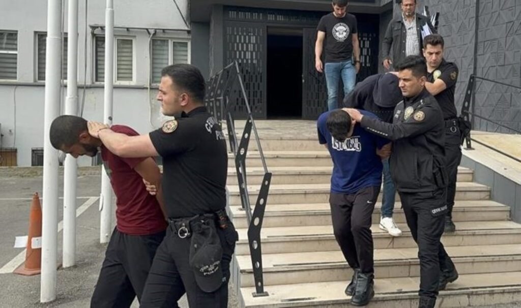 Kız çocuğu profili açarak 4 kişiyi dolandıran 9 şahıs tutuklandı