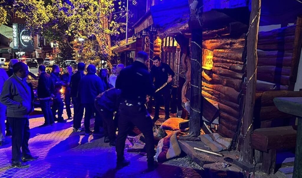 Kütahya’da faciadan dönüldü: Cip kafeye daldı!