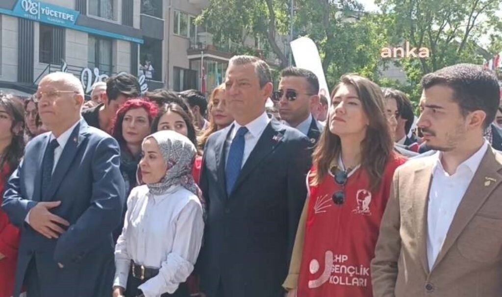 Özgür Özel: Atatürk’ün huzuruna birinci parti olmanın gururuyla çıkıyoruz