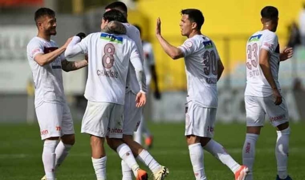 Sivasspor, İstanbulspor deplasmanda 3 puanı 3 golle aldı