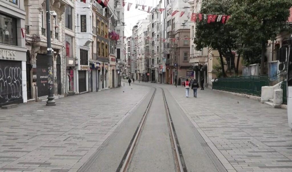 Taksim esnafı da kapatmalardan şikâyetçi: ‘Her türlü olayda ilk Taksim nasibini alıyor, kapanmalar Taksim’de oluyor’