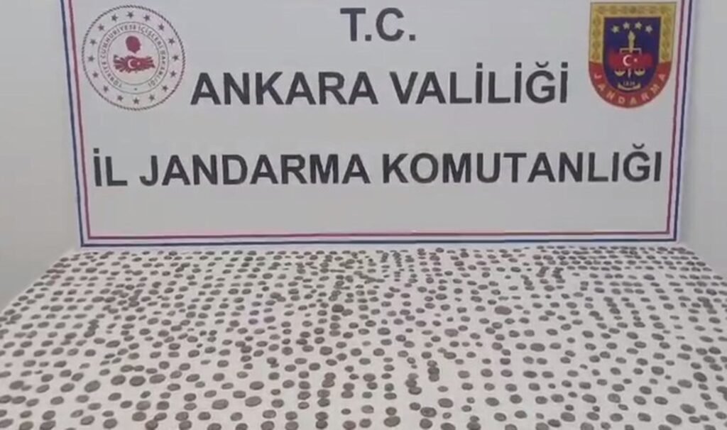Ankara’da Roma dönemine ait bin 100 sikke ele geçirildi