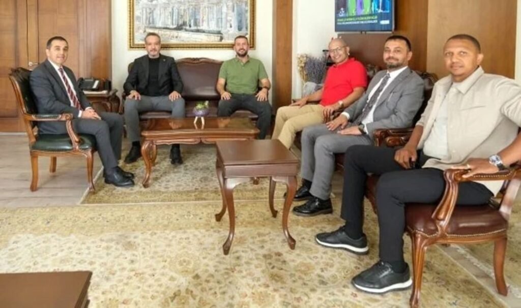 Antalyaspor Başkanı Sinan Boztepe ile teknik direktör Alex’ten Burdur Valiliğine ziyaret