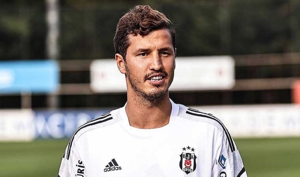 Beşiktaş, Salih Uçan ile sözleşme uzattı