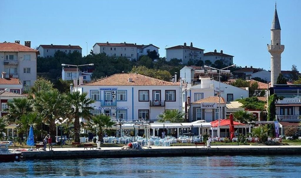 Bozcaada’da denize giren kadın kayboldu