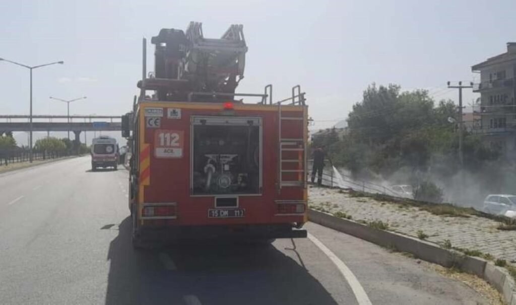 Evinin yakınında çıkan yangına müdahale ederken kalp krizi geçirdi