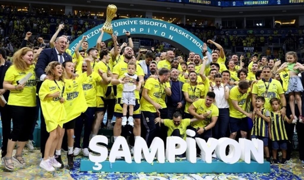 Fenerbahçe Beko Basketbol Süper Ligi’nde şampiyon oldu: 8 yılın ardından bir ilki başardı!