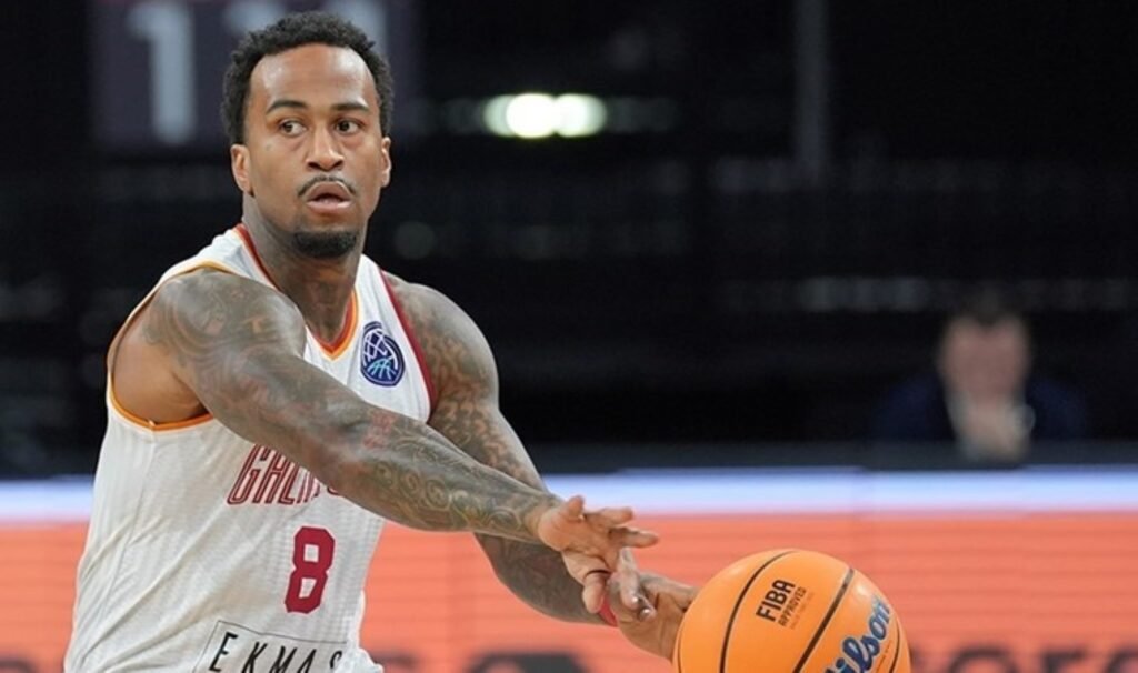 Galatasaray’da üç basketbolcu ile yollar ayrıldı