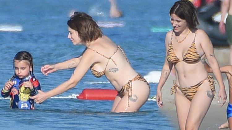 Hazal Kaya çocuklarıyla tatilde