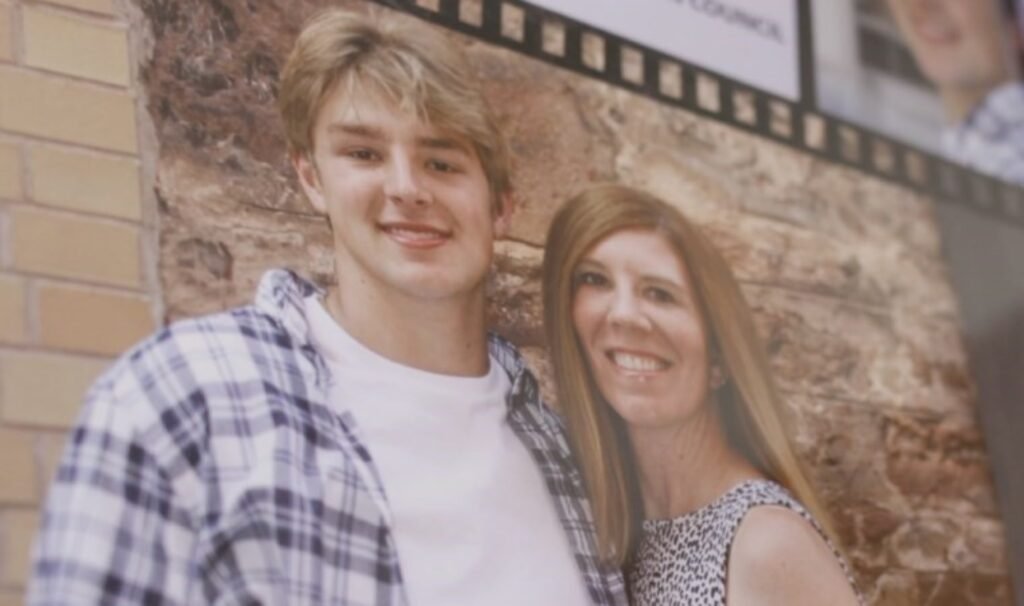 İnternette cinsel şantaj uyarısı: ‘Oğlum altı saat içinde öldü’