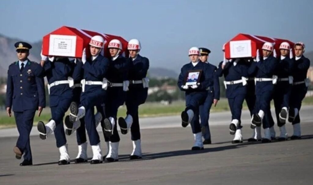 Kayseri’de uçak kazasında şehit olan albaylar İzmir’e uğurlandı
