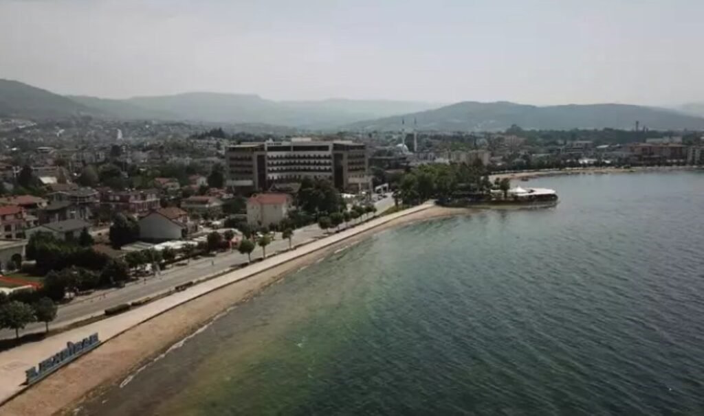 Müsilaj geri mi döndü? İzmir Körfezi’nde tabakalar görüldü: Numune alındı