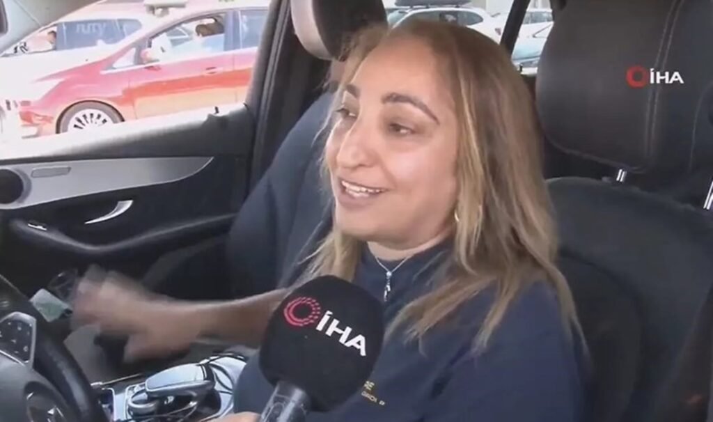 ‘Ölürüm Türkiyem’ dinleyerek lüks aracı içinde röportaj veren gurbetçi yeniden gündemde: ‘Ağlamam geldi resmen…’