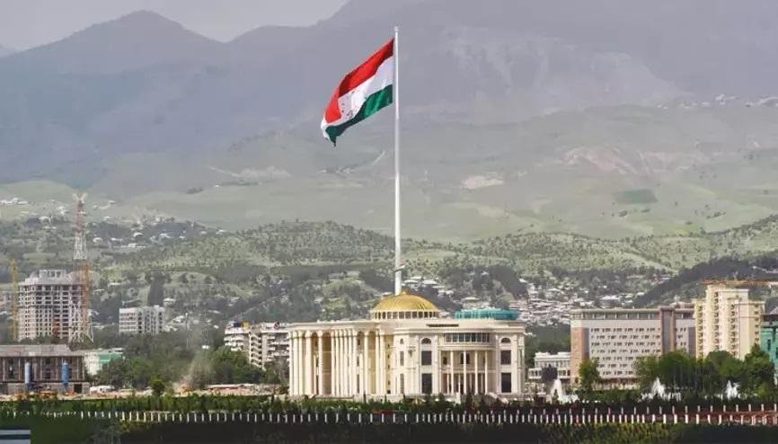 Tacikistan başörtüsünü yasakladı