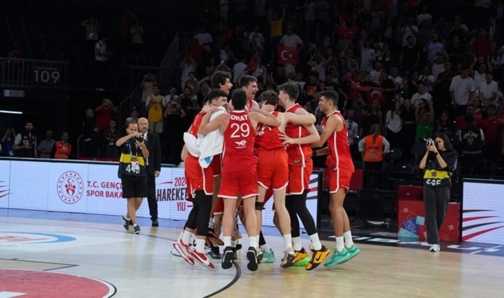 17 Yaş Altı Erkek Milli Basketbol Takımı, yarı finalde!