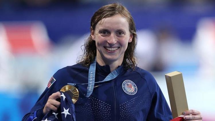 ABD’li yüzücü Katie Ledecky, rekorunu geliştirdi