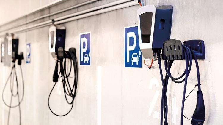 Bakanlık tartışmalara noktayı koydu: ‘Şarj istasyonu kurmak için 5’te 4 koşuluna gerek yok’