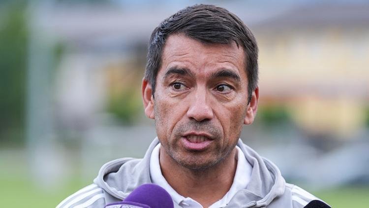 Beşiktaş’ta van Bronckhorst’dan genç isme övgü: Beni etkileyen bir oyuncu