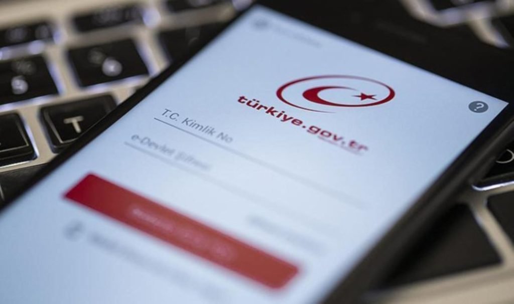 ‘Dijital hipnoz’la yurttaşları tuzağa düşürmüşler: E-devlet sitesini taklit eden çeteden 26 şüpheli tutuklandı