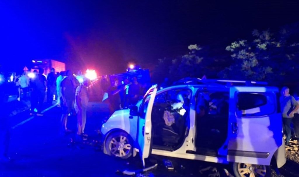 Erzincan’da trafik kazası: 3 meyyit, 3 yaralı