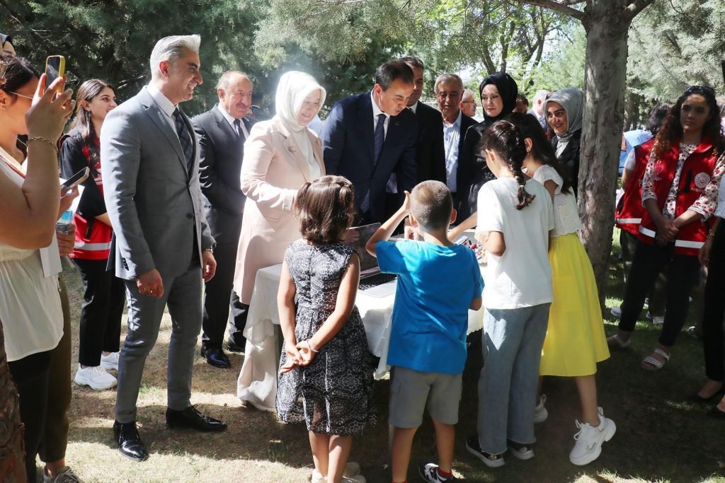 Geleceğin bilim insanları ‘Çocuk Evleri’nde yetişiyor