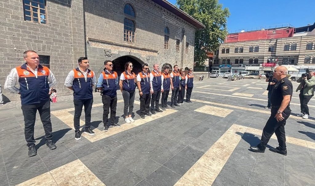 Kürtçe de var: Diyarbakır’da ‘turizm polisi’ 5 lisanda misyona başladı