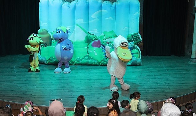 Nevşehir Belediyesi tarafından bu yıl ilk kez düzenlenen Kapadokya Çocuk Festivali başladı. 21 Temmuz Pazar akşamına kadar sürecek olan festivalin ilk gününde çocuklar doyasıya eğlendi