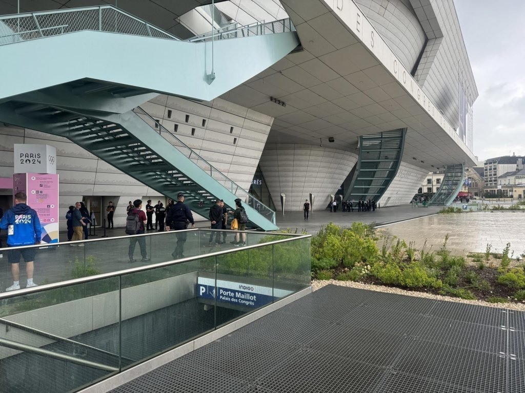 Paris’te hareketli dakikalar… Paris Medya Merkezi’nin bulunduğu bölge, “patlama riski” nedeniyle bir müddet kapatıldı