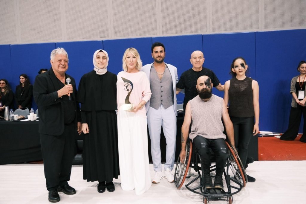 Seda Sayan’dan eşinin dans sporcusu oğluna destek!