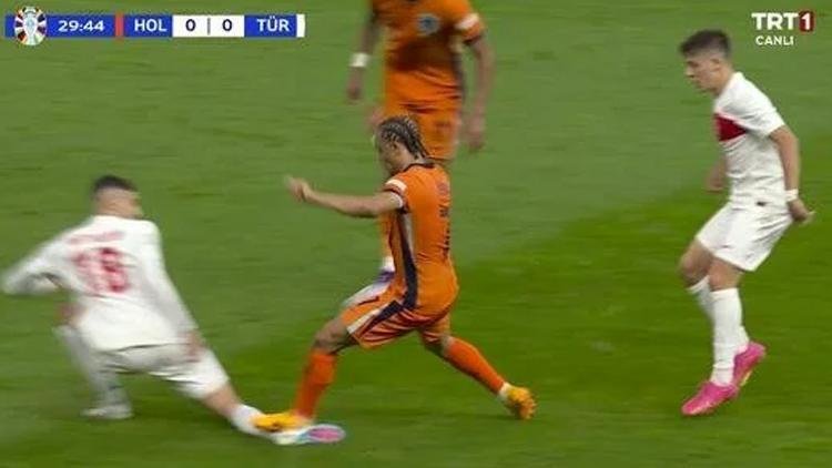 Türkiye – Hollanda maçında kırmızı kart isyanı