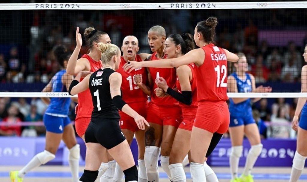 Ulusal voleybolcularımız, Hollanda’yı 2-0 geriden gelip 3-2 yendi: Paris Sultanları