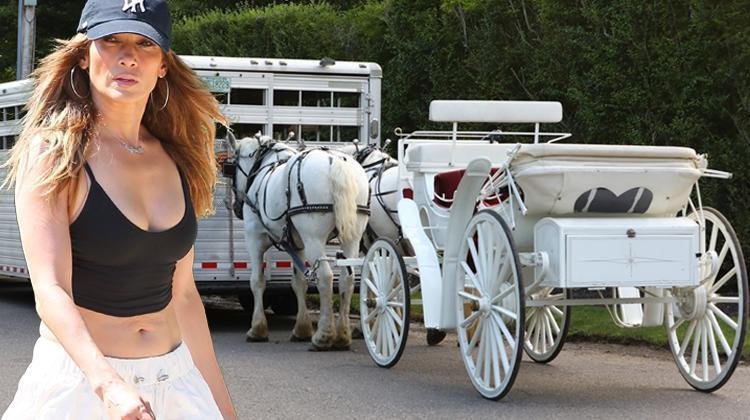 Yuvası yıkılsa da ne gam! Dünyaya bir kere geldi, keyfini çıkarıyor… Herkes yanında bir tek kocası yok!